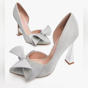 Betsey Johnson Avant Silver Bow Heels Size 6 NWT